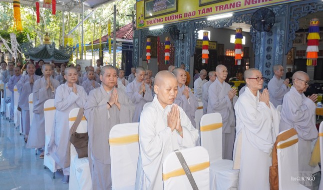 Chư Ni tưởng niệm