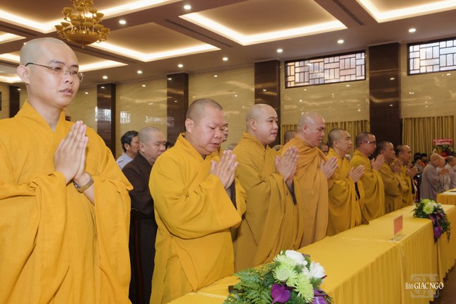 Lắng nghe đạo từ của Hòa thượng Trưởng ban Trị sự GHPGVN TP.HCM Lắng nghe đạo từ của Hòa thượng Trưởng ban Trị sự GHPGVN TP.HCM