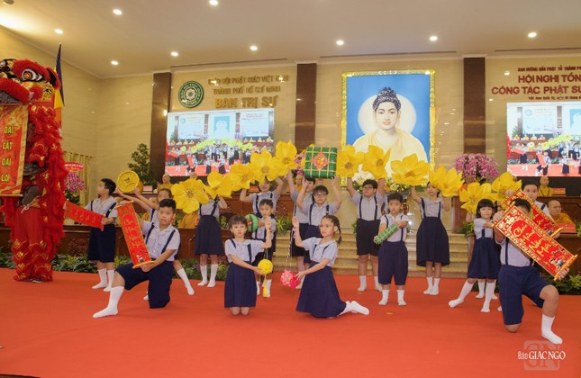 Văn nghệ chào mừng của Phân ban Gia đình Phật tử TP.HCM Văn nghệ chào mừng của Phân ban Gia đình Phật tử TP.HCM