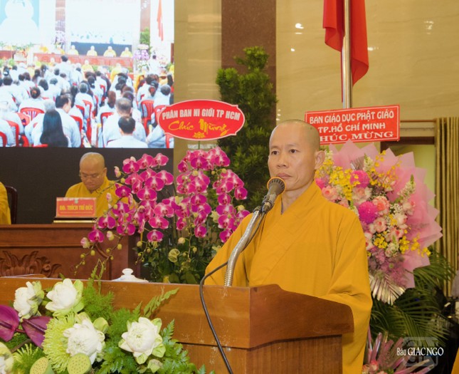 Đại đức Thích Hạnh Đức dẫn chương trình Đại đức Thích Hạnh Đức dẫn chương trình