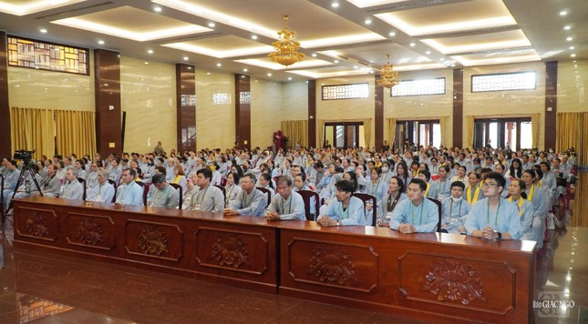 Khóa tu Ngày an lạc do Ban Hoằng pháp GHPGVN TP.HCM tổ chức mỗi tháng 1 lần tại Việt Nam Quốc Tự