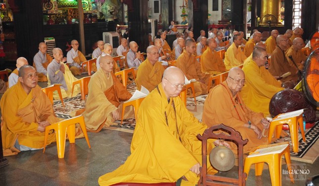 Trang nghiêm khóa lễ tụng kinh A Di Đà cầu nguyện Trang nghiêm khóa lễ tụng kinh A Di Đà cầu nguyện