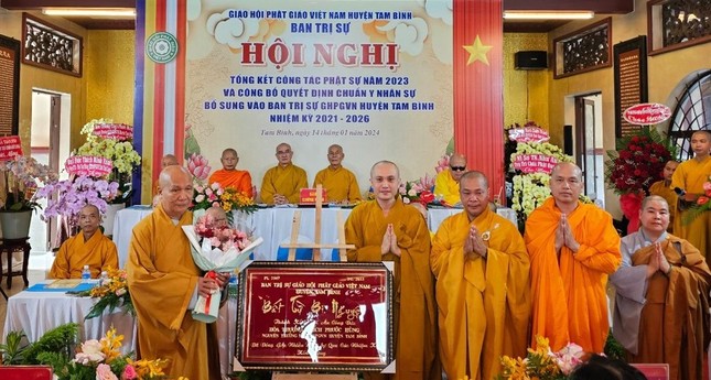 Tân Ban Trị sự GHPGVN H.Tam Bình tri ân đến Hòa thượng Thích Phước Hùng