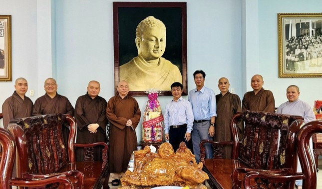 Đoàn chúc Tết đến Ban Trị sự GHPGVN Q.10 Đoàn chúc Tết đến Ban Trị sự GHPGVN Q.10