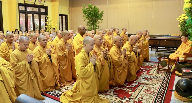 Chư tôn đức tác bạch khánh tuế Trưởng lão Hòa Thượng Thích Đức Nghiệp nhân dịp đầu năm mới