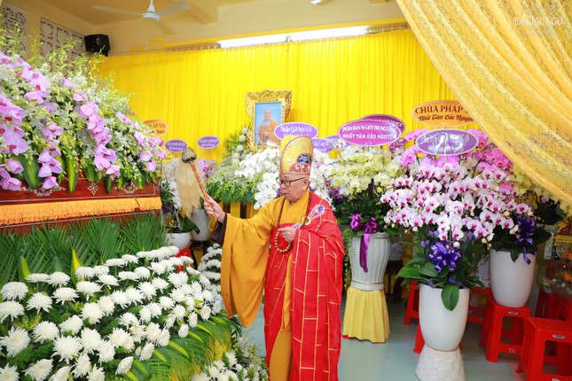 Hòa thượng tuyên pháp ngữ