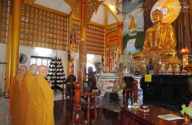 Trang nghiêm khóa lễ Bố-tát