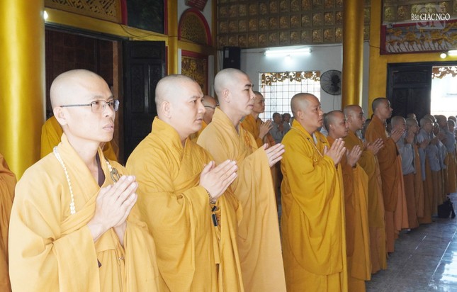 Có gần 150 vị tham dự lễ Bố-tát