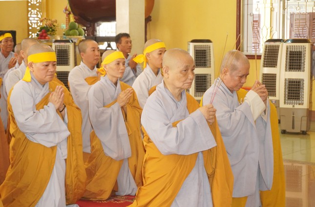 Chư Ni tổ đình Từ Nghiêm, cùng môn đồ pháp quyến