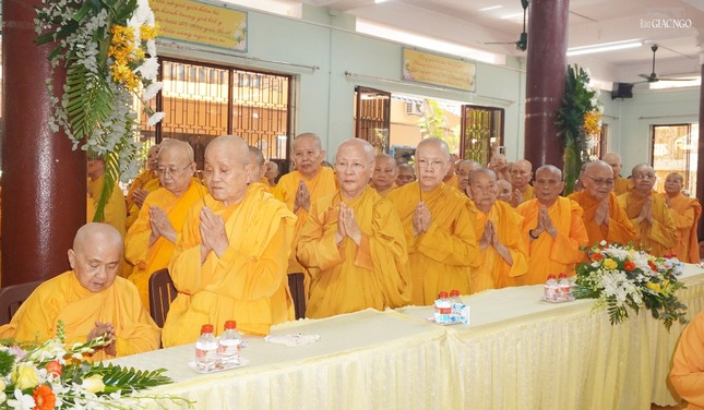 Chư Ni tưởng niệm
