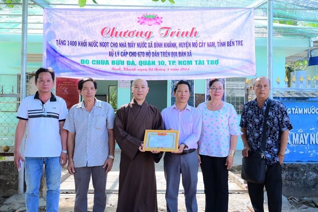 Chùa Bửu Đà đã thực hiện 5 chương trình chia sẻ nước ngọt đến bà con vùng hạn mặn Chùa Bửu Đà đã thực hiện 5 chương trình chia sẻ nước ngọt đến bà con vùng hạn mặn