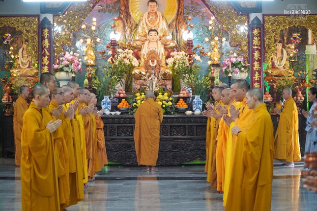 Trang nghiêm khóa lễ