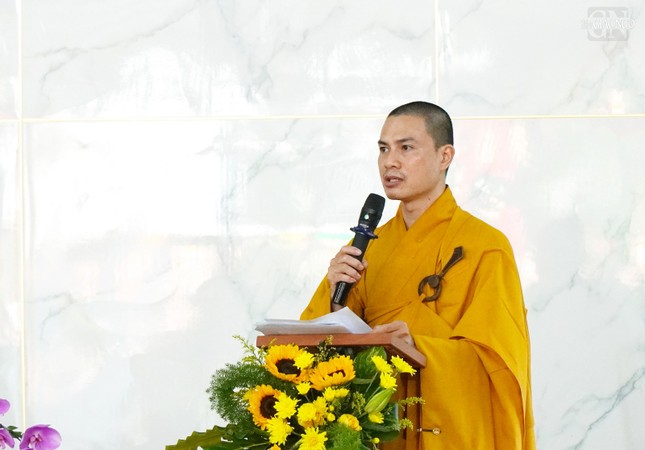 Đại đức Thích Tuệ Nhật thay mặt Ban Tổ chức cảm tạ