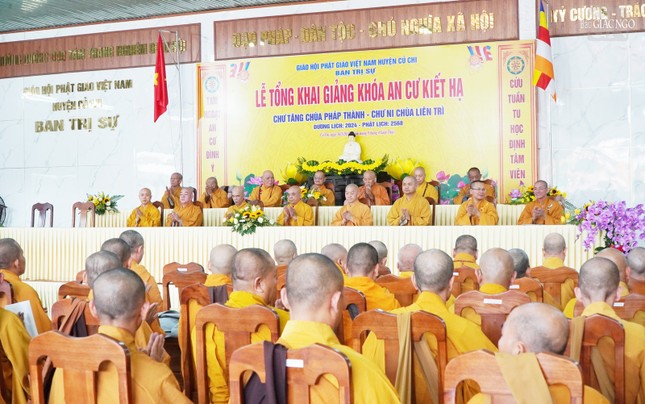 Chư tôn đức tham dự lễ khai giảng khóa An cư kiết hạ lần thứ 38 của Phật giáo H.Củ Chi