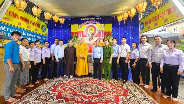 Thăm, chúc mừng Phật đản đến Hòa thượng Thích Chơn Không, Phó Trưởng ban Hướng dẫn Phật tử T.Ư, Chứng minh Ban Trị sự GHPGVN Q.5 Thăm, chúc mừng Phật đản đến Hòa thượng Thích Chơn Không, Phó Trưởng ban Hướng dẫn Phật tử T.Ư, Chứng minh Ban Trị sự GHPGVN Q.5