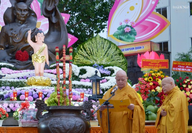 Hòa thượng Thích Lệ Trang cung tuyên Thông điệp Đại lễ Phật đản Phật lịch 2568 của Đức Pháp chủ GHPGVN