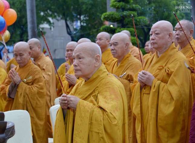 Trang nghiêm khóa lễ