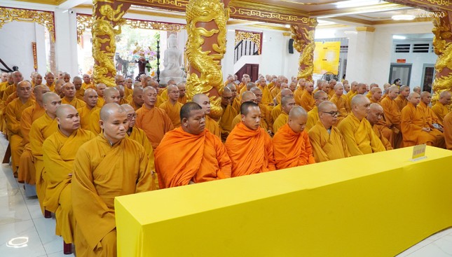 Mỗi kỳ Bố-tát Tăng Ni trong quận vân về trường hạ chùa Hưng Phước sinh hoạt Tăng sự