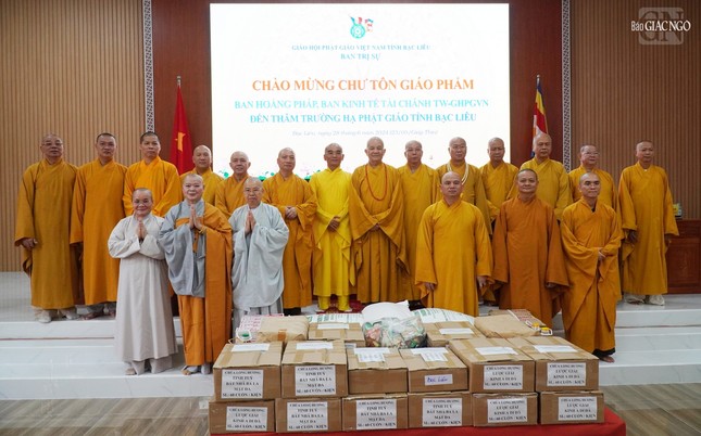 Đoàn Ban Hoằng pháp, Ban Kinh tế - Tài chính T.Ư thăm, cúng dường trường hạ tại tỉnh Cà Mau, Bạc Liêu, ngày 28-6-2024