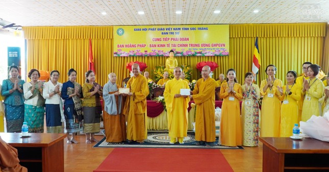 Trao cúng dường trường hạ tại Sóc Trăng