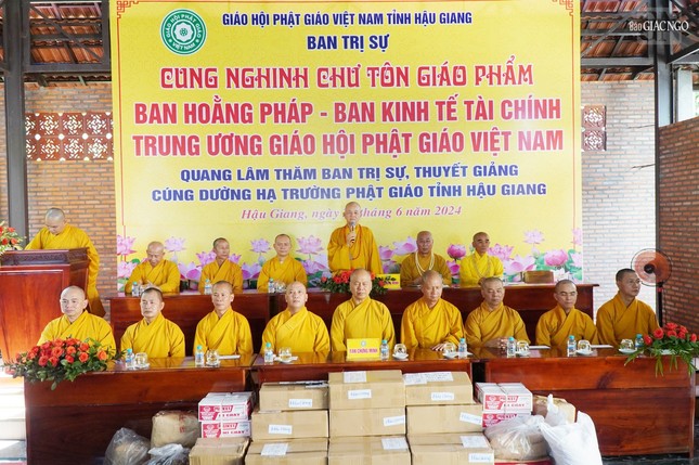 Hòa thượng Thích Minh Thiện sách tấn đến Tăng Ni tỉnh Hậu Giang