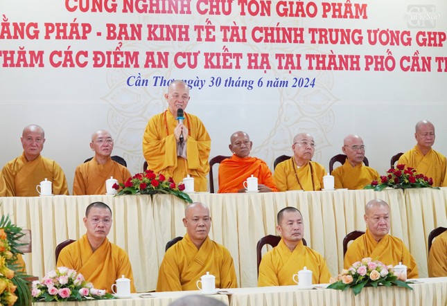 Hòa thượng Thích Minh Thiện phát biểu tại buổi thăm Trúc Lâm Phương Nam