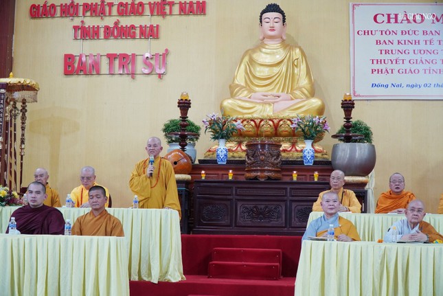 Hòa thượng Thích Minh Thiện phát biểu tại buổi thăm trường hạ chùa Tỉnh Hội, Đồng Nai