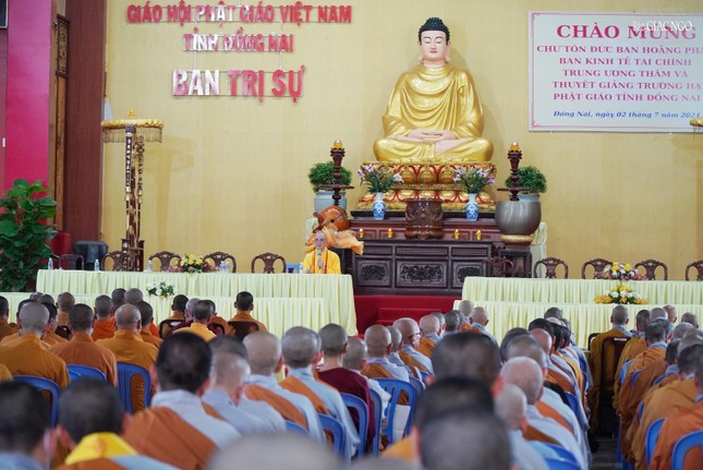 Đoàn Ban Hoằng pháp và Ban Kinh tế - Tài chính T.Ư đã có chuyến đi 7 ngày để thăm, cúng dường trường hạ tại các tỉnh miền Đông, Tây Nam Bộ