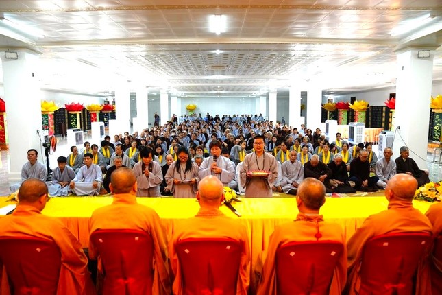 Phật tử tác bạch cúng dường Phật tử tác bạch cúng dường