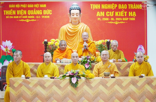 Hòa thượng Minh Giác đạo từ sách tấn đến chư Tăng trẻ Hòa thượng Minh Giác đạo từ sách tấn đến chư Tăng trẻ