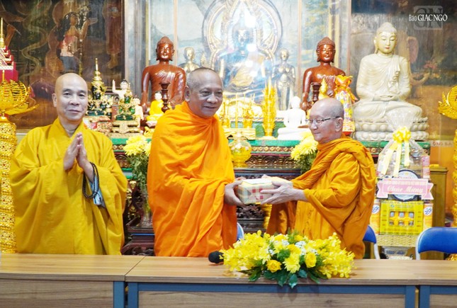 Trao cúng dường đến trường hạ chùa Candaransi Trao cúng dường đến trường hạ chùa Candaransi