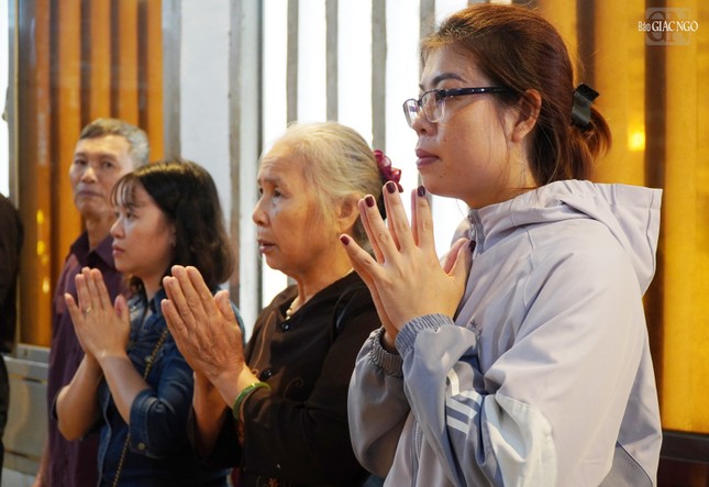 Nhiều người dân TP.HCM đến chùa Vĩnh Nghiêm tưởng niệm cố Tổng Bí thư Nguyễn Phú Trọng Nhiều người dân TP.HCM đến chùa Vĩnh Nghiêm tưởng niệm cố Tổng Bí thư Nguyễn Phú Trọng