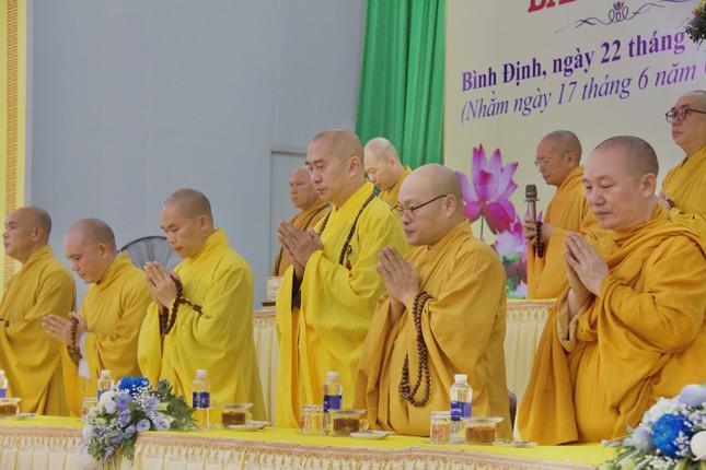 Ban Thường trực Ban Trị sự Phật giáo tỉnh Bình Định đón tiếp đoàn Ban Hoằng pháp T.Ư và Ban Kinh tế - Tài chính T.Ư - Ảnh: Ban TT-TT Phật giáo Bình Định