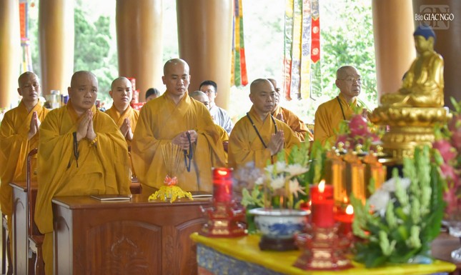 Khóa lễ chẩn tế diễn ra tại Đền Bến Dược