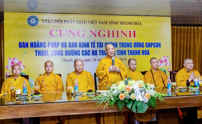 Đoàn Ban Hoằng pháp T.Ư và Ban Kinh tế - Tài chính T.Ư cũng thăm và cúng dường trường hạ tỉnh Thanh Hóa: chùa Đại Bi, TP.Thanh Hóa - Ảnh: Ban TT-TT Phật giáo tỉnh Thanh Hóa