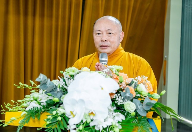 Thượng tọa Thích Tâm Định, Trưởng ban Trị sự GHPGVN tỉnh Thanh Hóa; cùng Ban Thường trực Phật giáo tỉnh, hành giả an cư các hạ trường trong toàn tỉnh đón tiếp đoàn - Ảnh: Ban TT-TT Phật giáo tỉnh Thanh Hóa