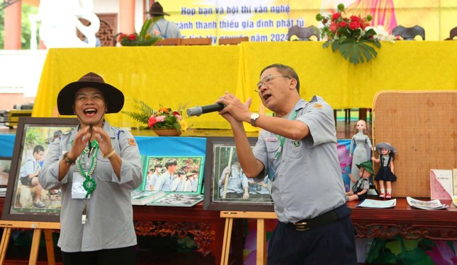 Thi hát tập thể - Ảnh: TT trại Lục Hòa III