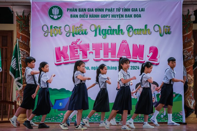 Thi đồng diễn hòa nhịp áo lam Thi đồng diễn hòa nhịp áo lam