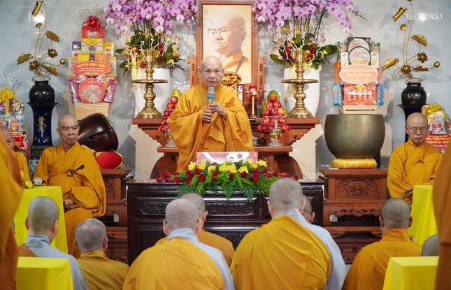 Trưởng lão Hòa thượng Thích Thiện Nhơn ban đạo từ chứng minh