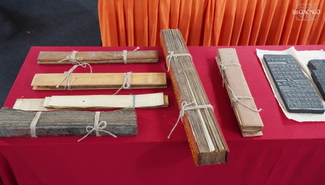 Không gian triển lãm kinh sách viết trên lá bối Không gian triển lãm kinh sách viết trên lá bối