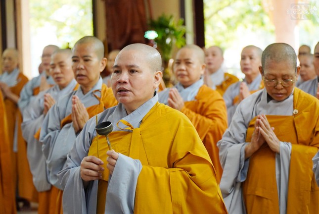 Phật giáo Q.12 có trường hạ chùa Quảng Đức (dành cho chư Tăng); các trường hạ chùa Vĩnh Phước, Linh Sơn và Long Thạnh dành cho chư Ni