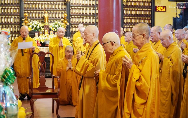 Đại lão Hòa thượng Thích Trí Quảng - Pháp chủ GHPGVN cùng chư tôn giáo phẩm tưởng niệm Đại lão Hòa thượng Thích Trí Quảng - Pháp chủ GHPGVN cùng chư tôn giáo phẩm tưởng niệm