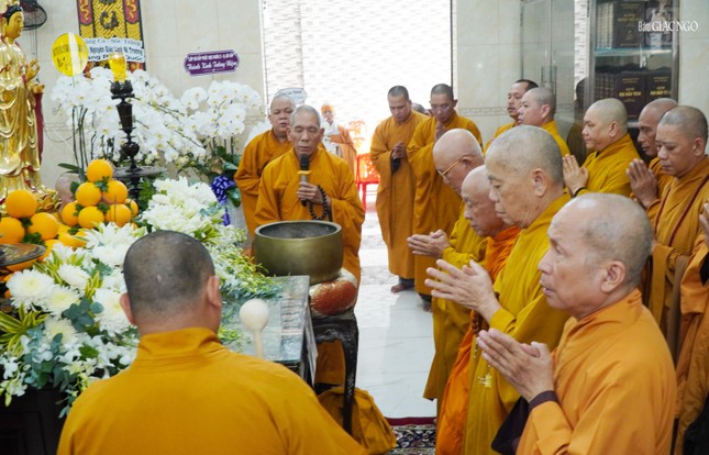 Trang nghiêm khóa lễ