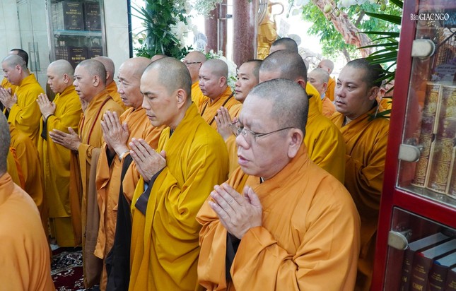 Chư Tăng Phật giáo Q.Gò Vấp viếng tang Ni trưởng Thích nữ Lệ Phát