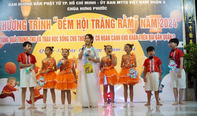 Văn nghệ do Gia đình Phật tử chùa Hưng Phước biểu diễn