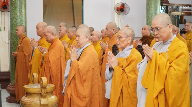 Tăng Ni cùng tụng giới Bồ-tát