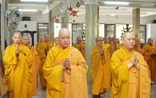 Chư tôn đức phát lồ sám hối Chư tôn đức phát lồ sám hối