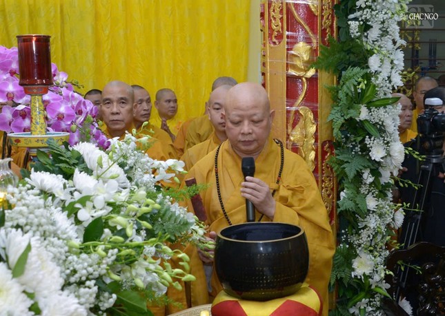 Hòa thượng Thích Lệ Trang sám chủ