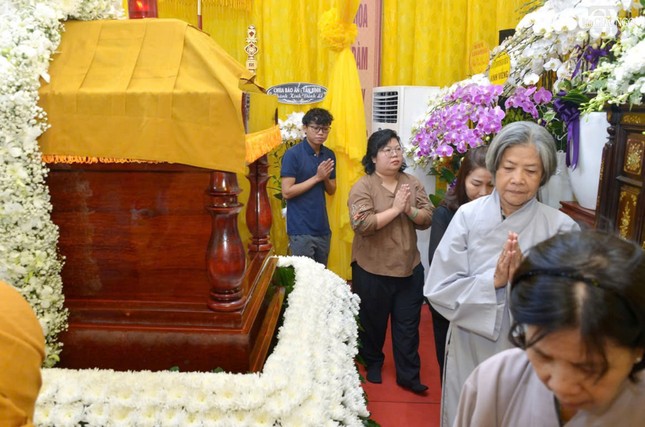 Phật tử nhiễu hữu kim quan Phật tử nhiễu hữu kim quan