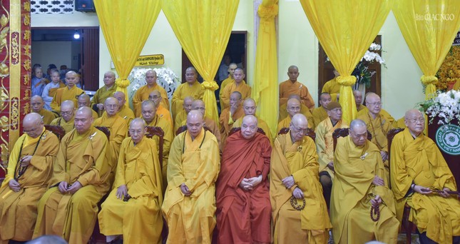 Chư vị giáo phẩm Hội đồng Chứng minh, Hội đồng Trị sự, Ban Trị sự GHPGVN TP.HCM tham dự